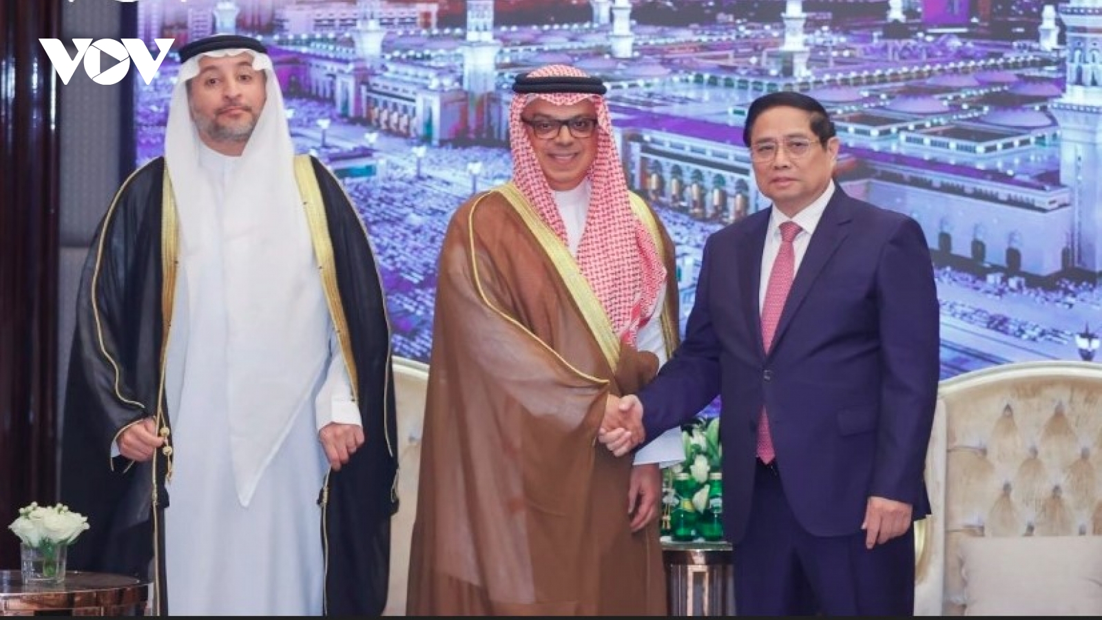 Vietnamese Government leader meets with leaders of Saudi Arabia’s major firms